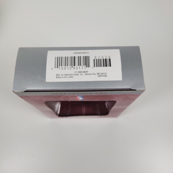 VTG Hallmark Keepsake Ornament 1998 Chicago Bulls NBA Collection- Basketball - Picture 5 of 6